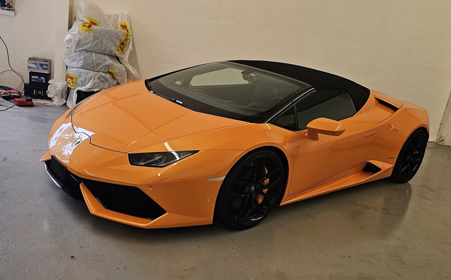 Oranger Lamborghini Hurac&aacute;n Spyder nach der Aufbereitung